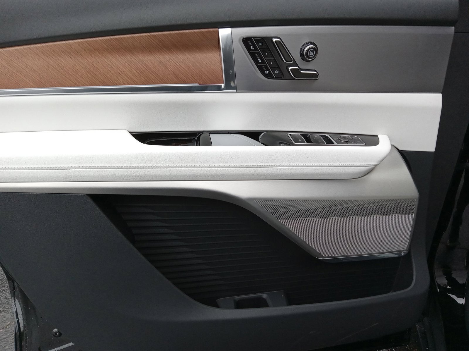 2027 Cadillac VISTIQ Sport