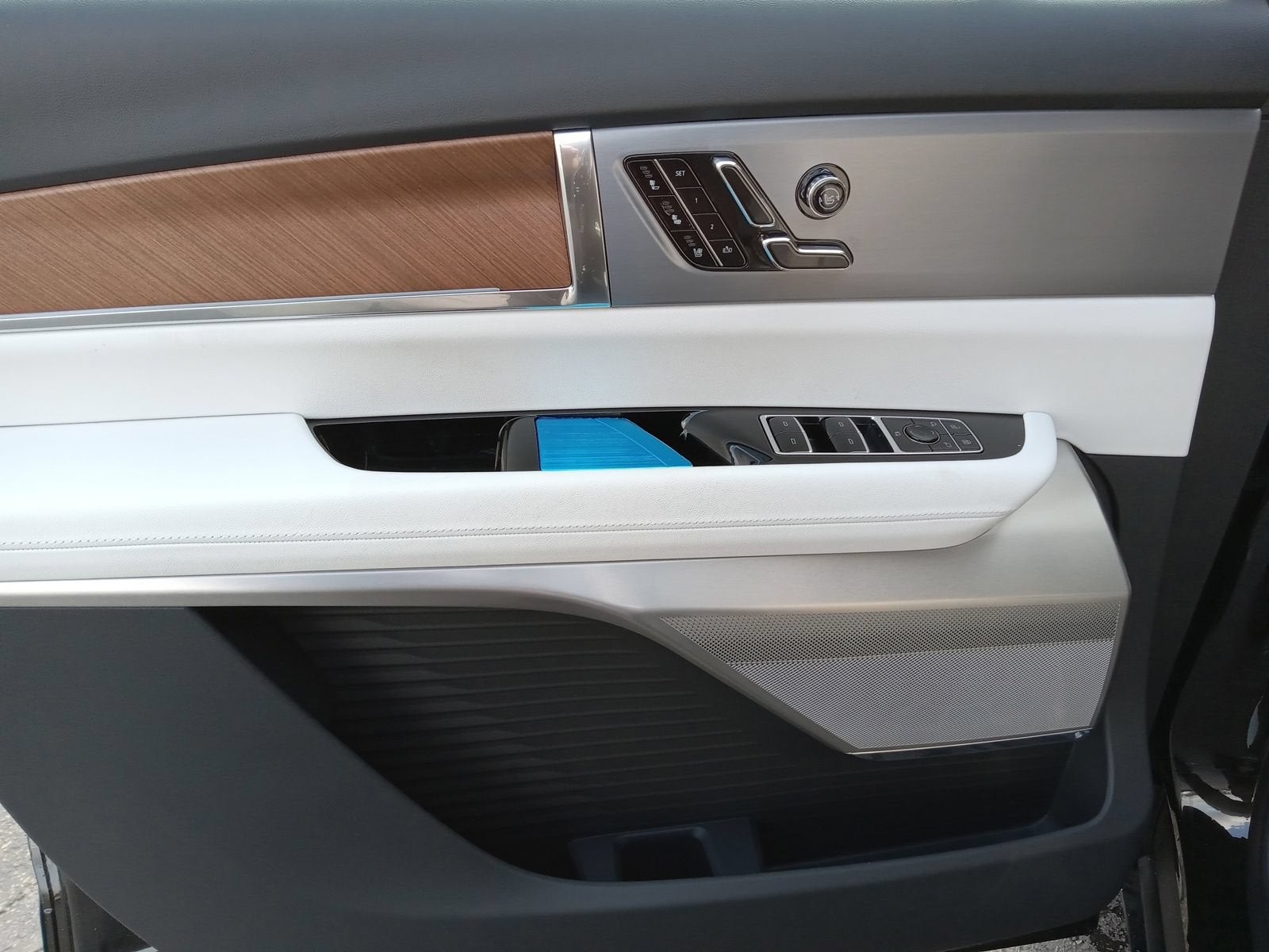 2027 Cadillac VISTIQ Sport
