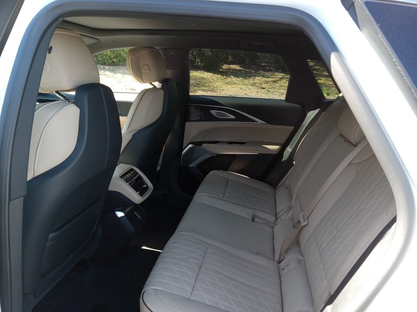 2024 Cadillac LYRIQ Sport 3