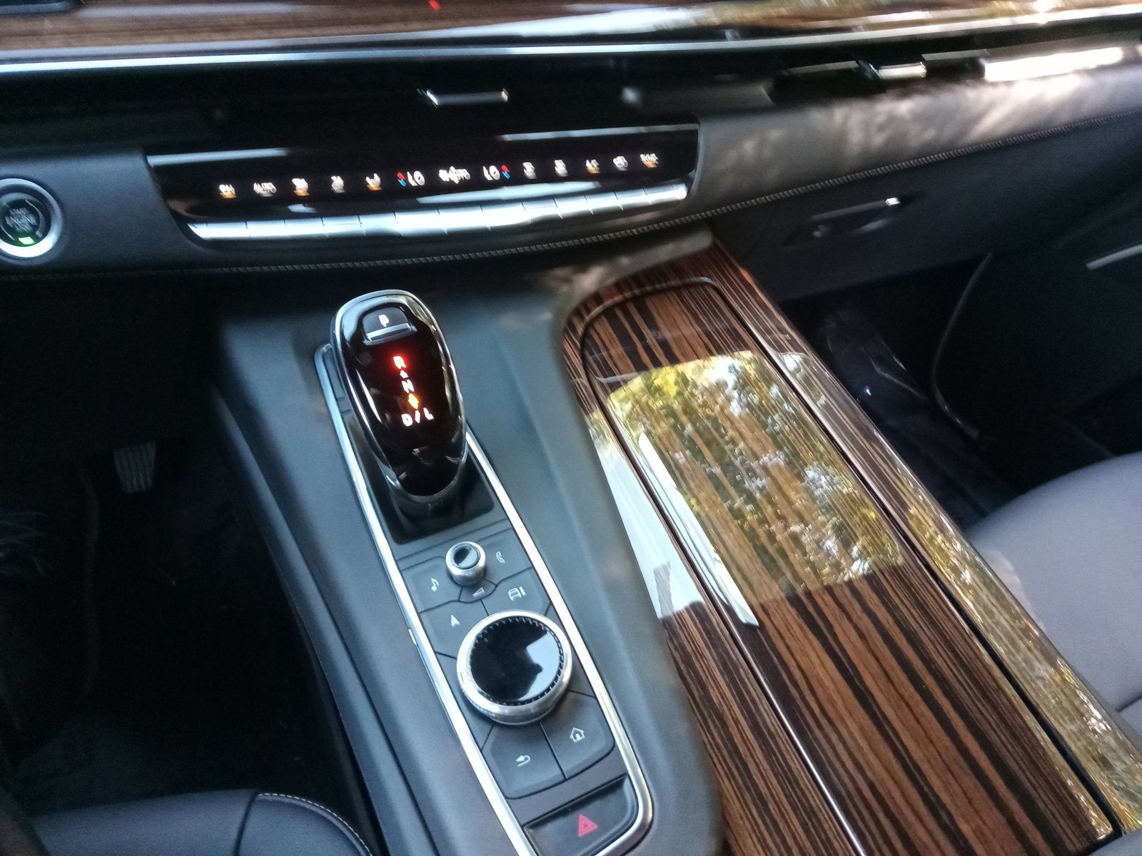 2023 Cadillac Escalade ESV 4WD Luxury