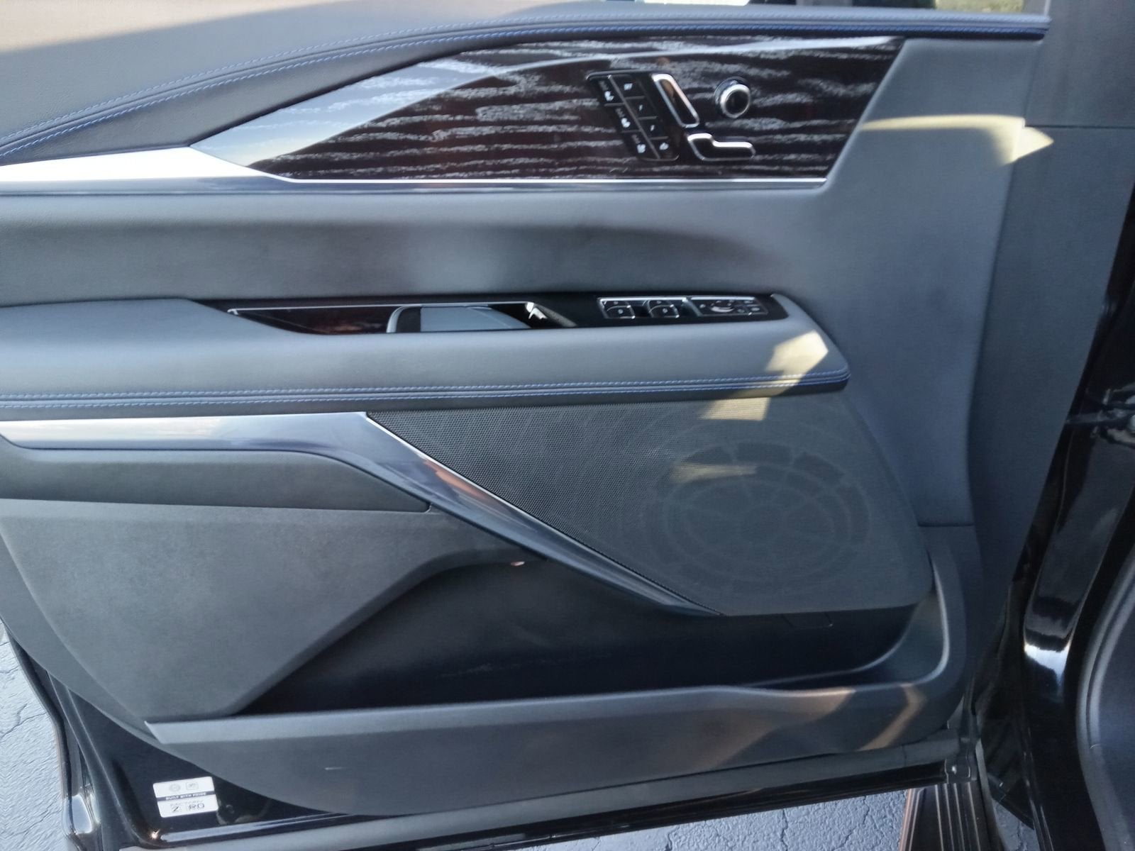 2025 Cadillac ESCALADE IQ Sport 1