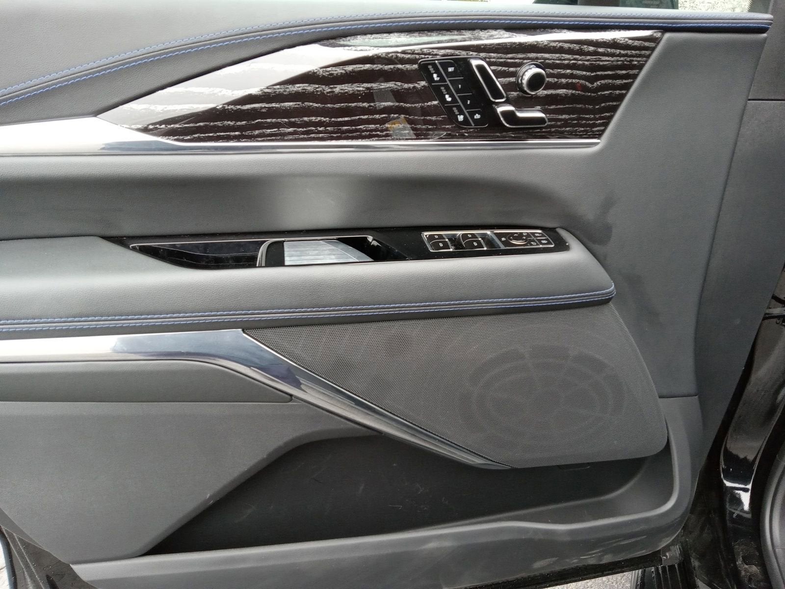 2025 Cadillac ESCALADE IQ Sport 1