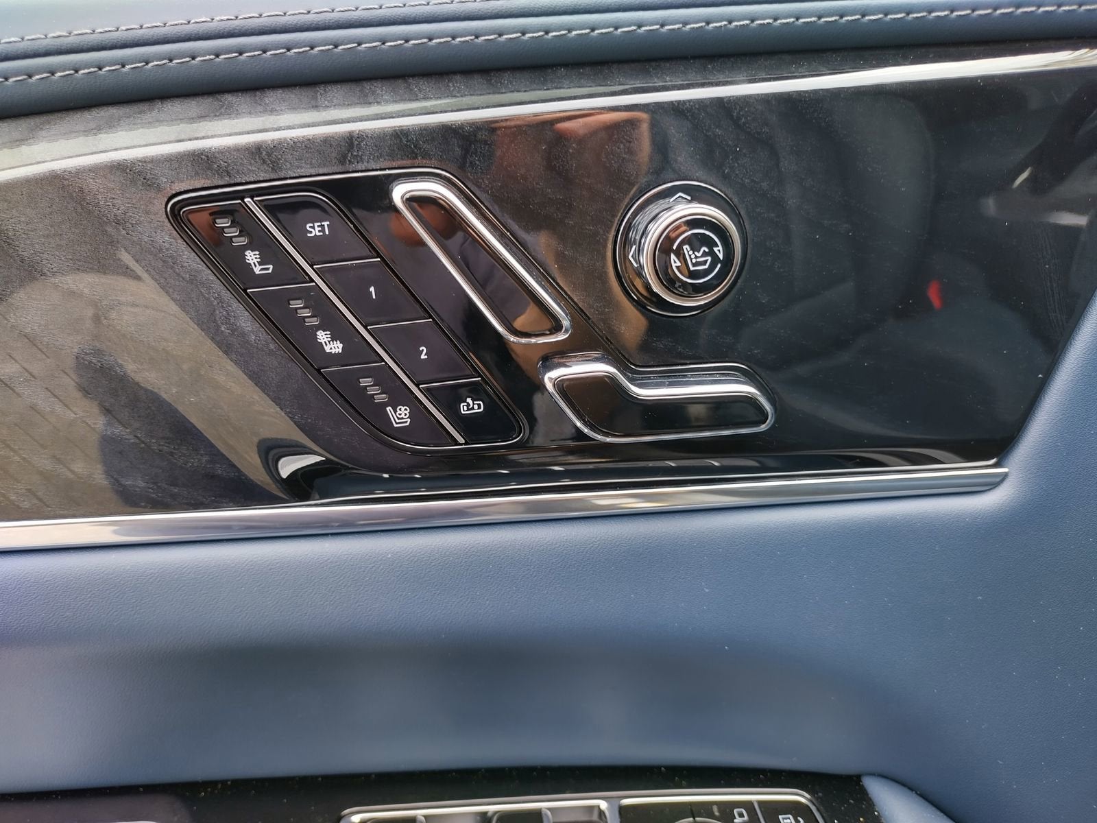 2025 Cadillac ESCALADE IQ Sport 2