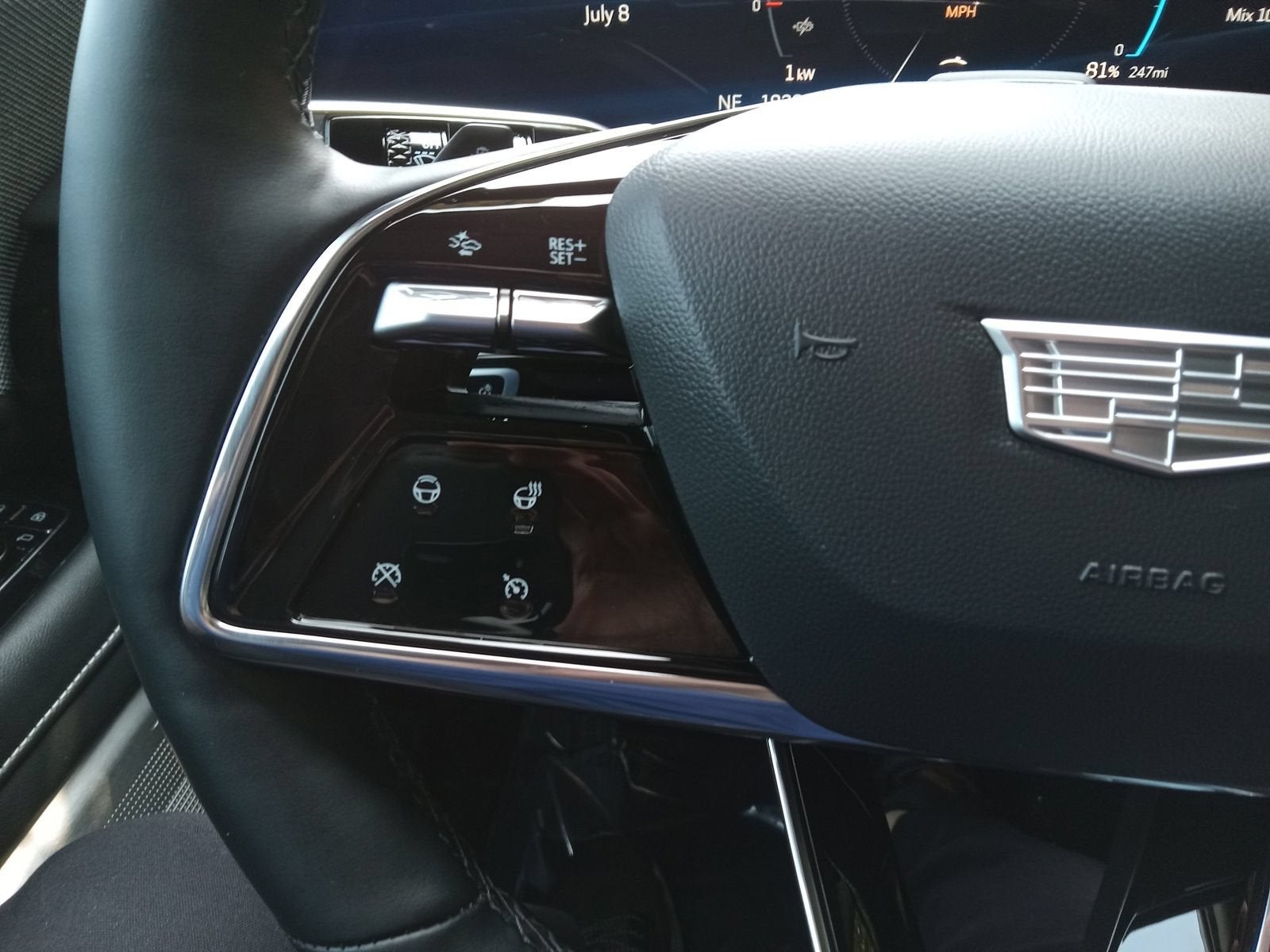 2025 Cadillac OPTIQ Luxury 1