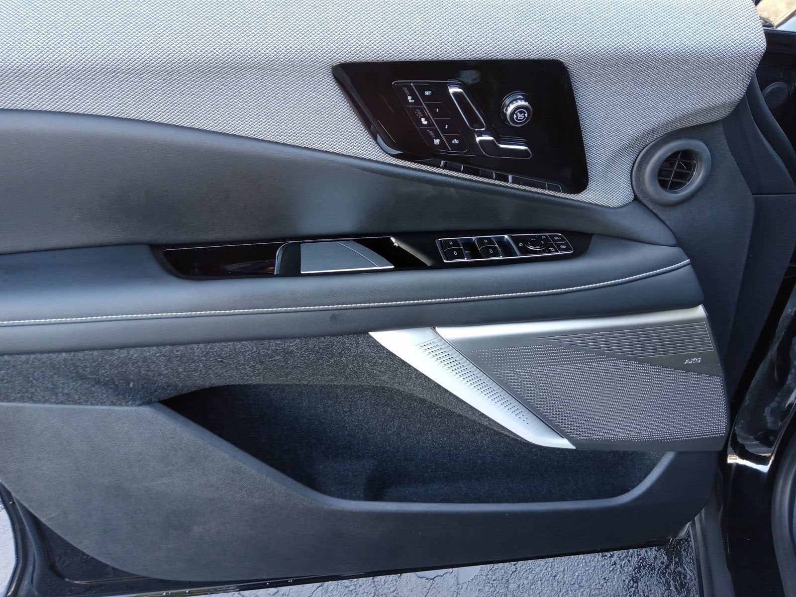 2025 Cadillac OPTIQ Luxury 2