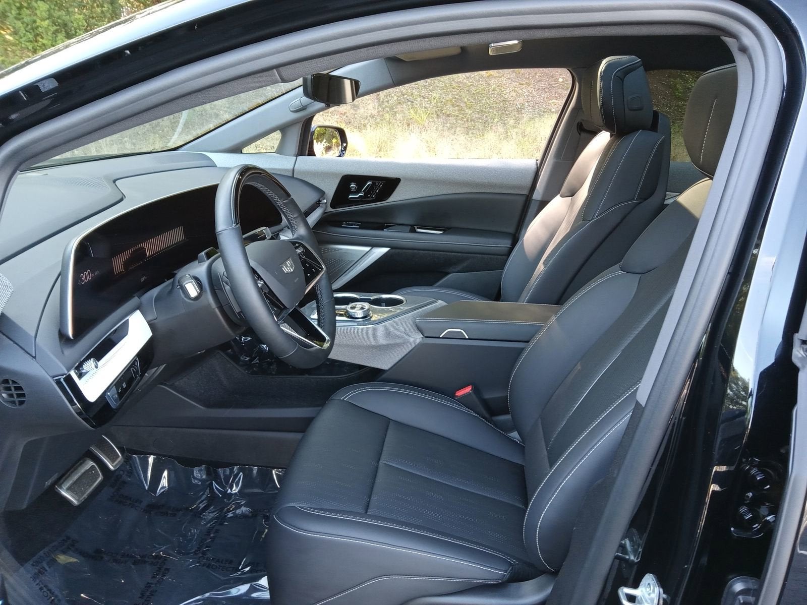 2025 Cadillac OPTIQ Luxury 2