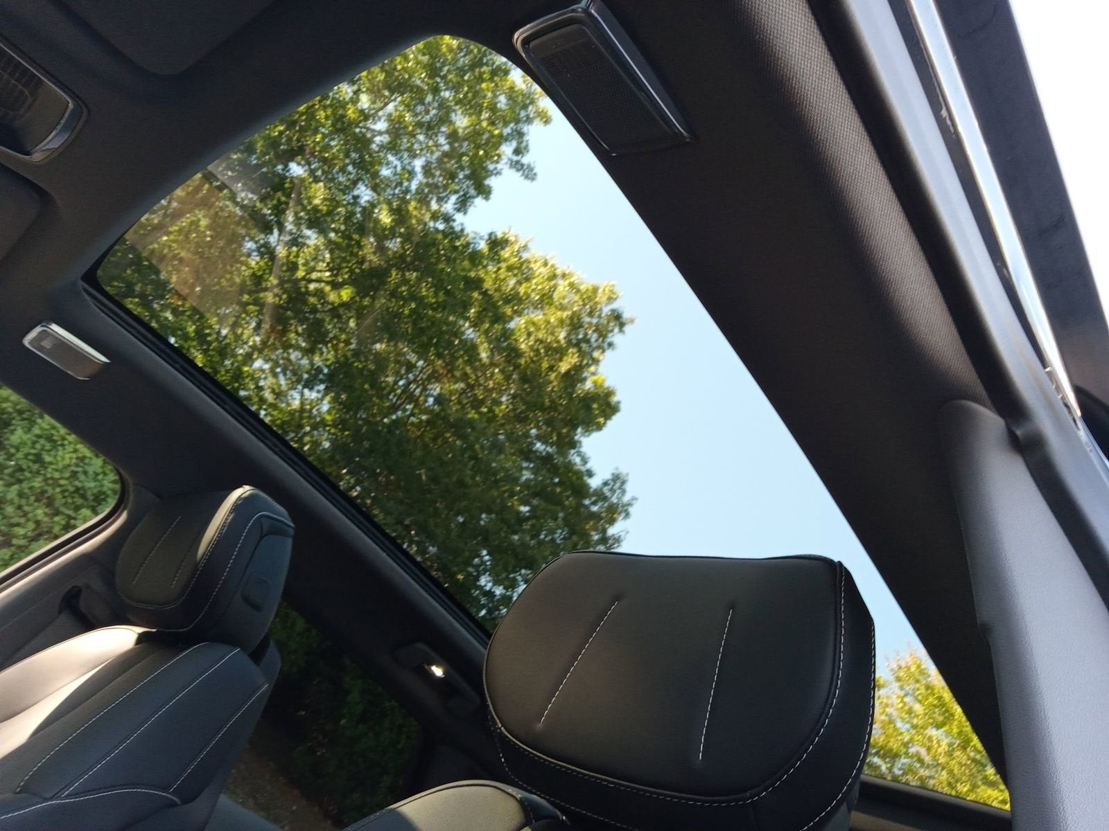 2025 Cadillac OPTIQ Luxury 2