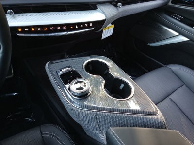 2025 Cadillac OPTIQ Luxury 2