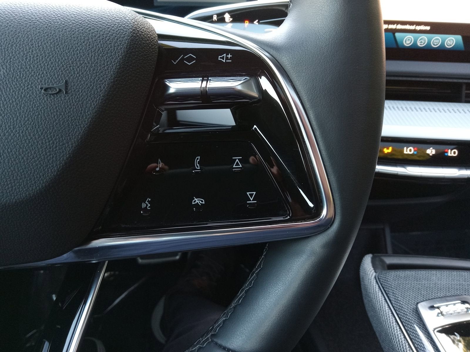 2025 Cadillac OPTIQ Luxury 2