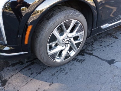 2025 Cadillac OPTIQ Luxury 2