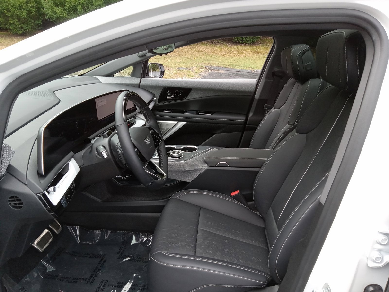 2025 Cadillac OPTIQ Luxury 2