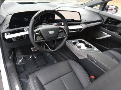 2025 Cadillac OPTIQ Luxury 2