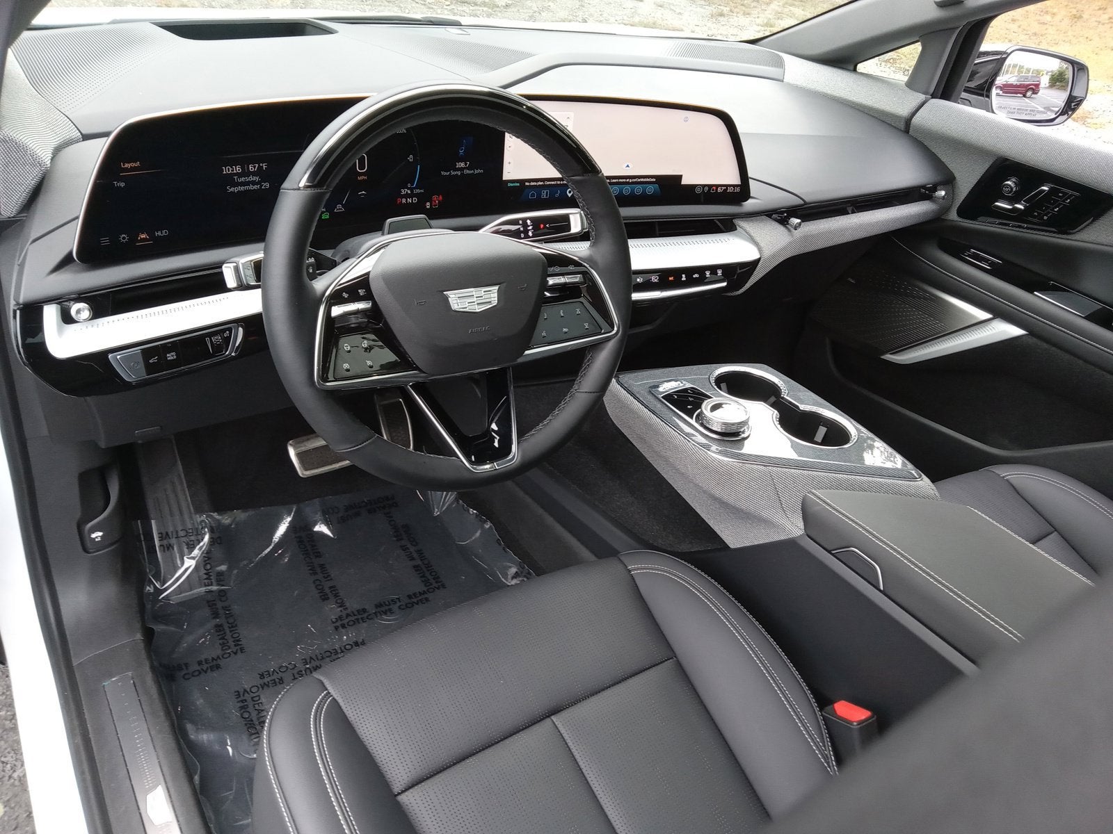2025 Cadillac OPTIQ Luxury 2