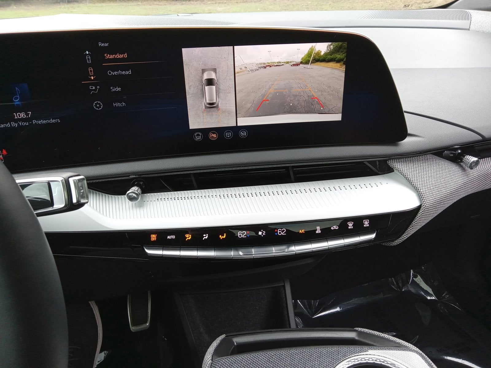 2025 Cadillac OPTIQ Luxury 2