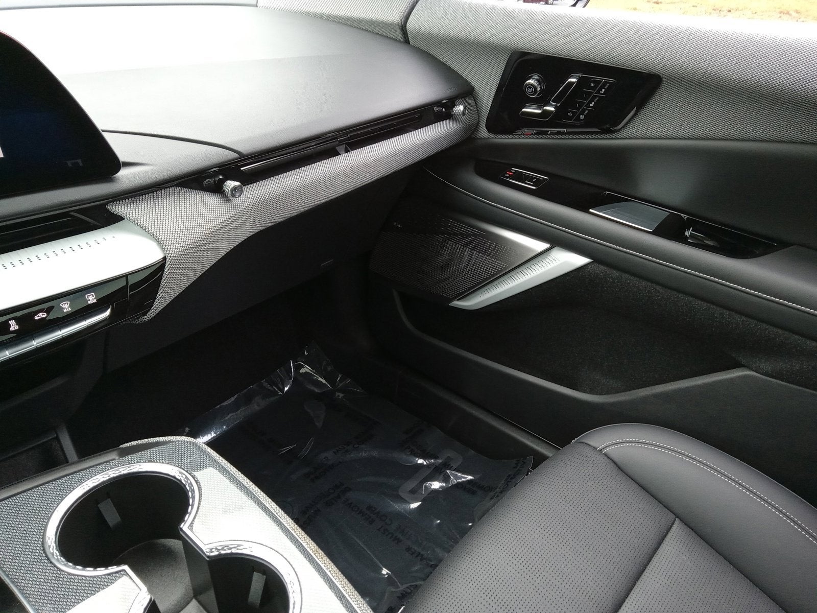 2025 Cadillac OPTIQ Luxury 2