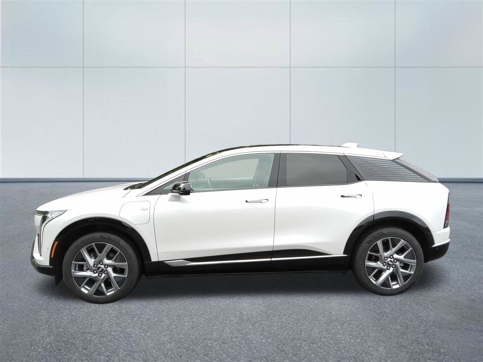 2025 Cadillac OPTIQ Luxury 2