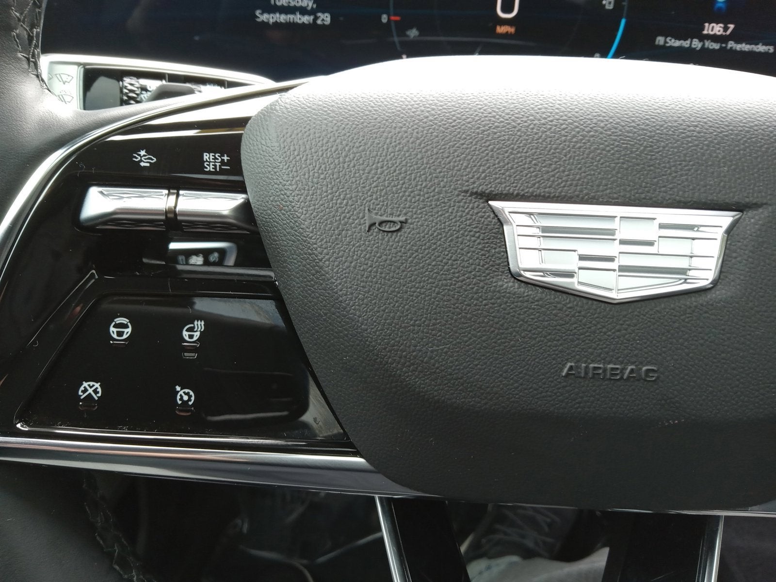 2025 Cadillac OPTIQ Luxury 2