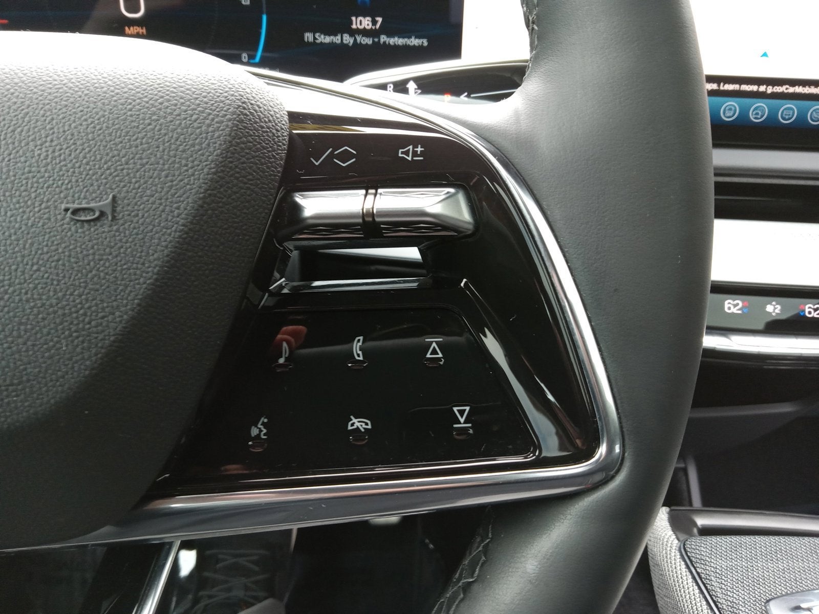 2025 Cadillac OPTIQ Luxury 2