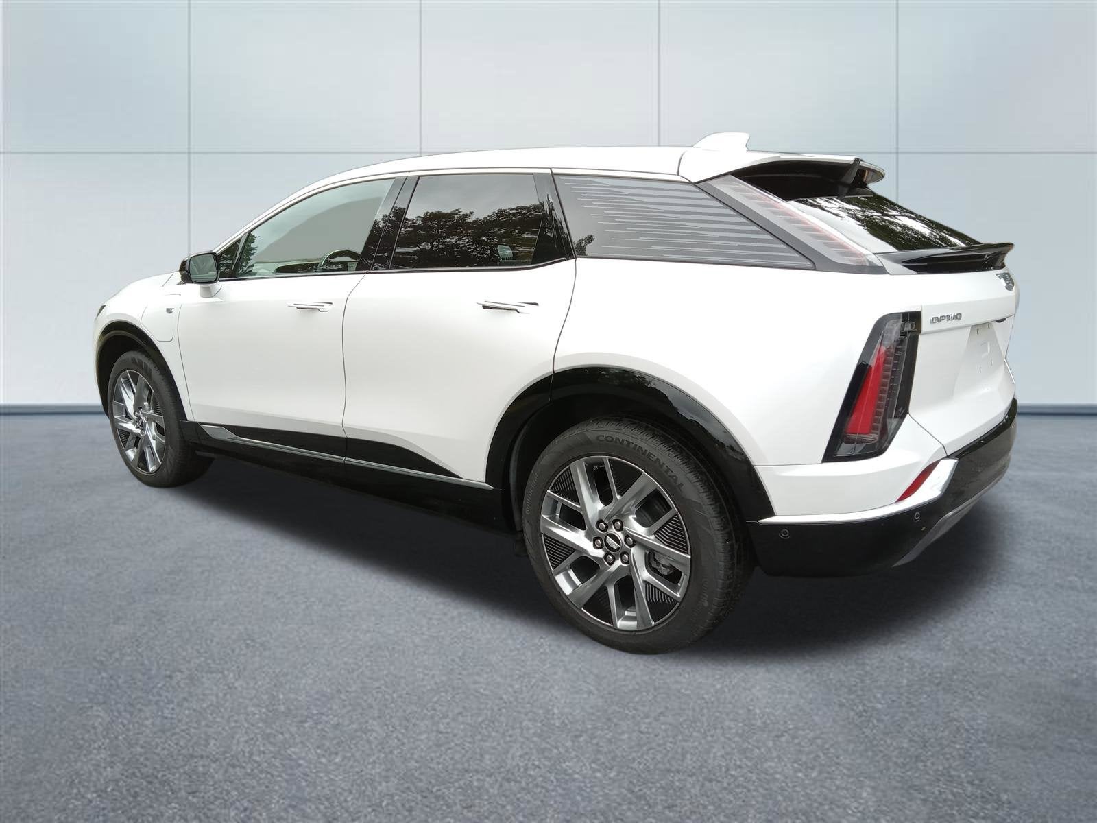 2025 Cadillac OPTIQ Luxury 2