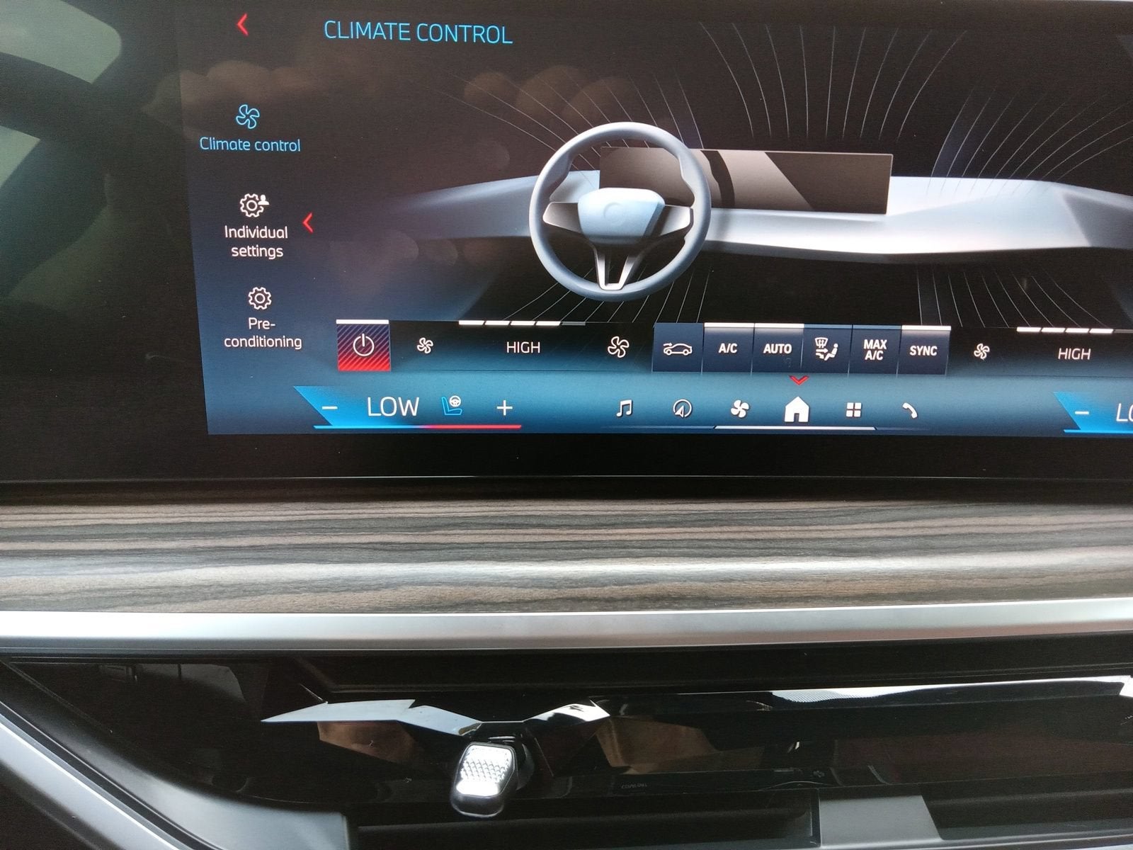 2024 BMW X7 M60i