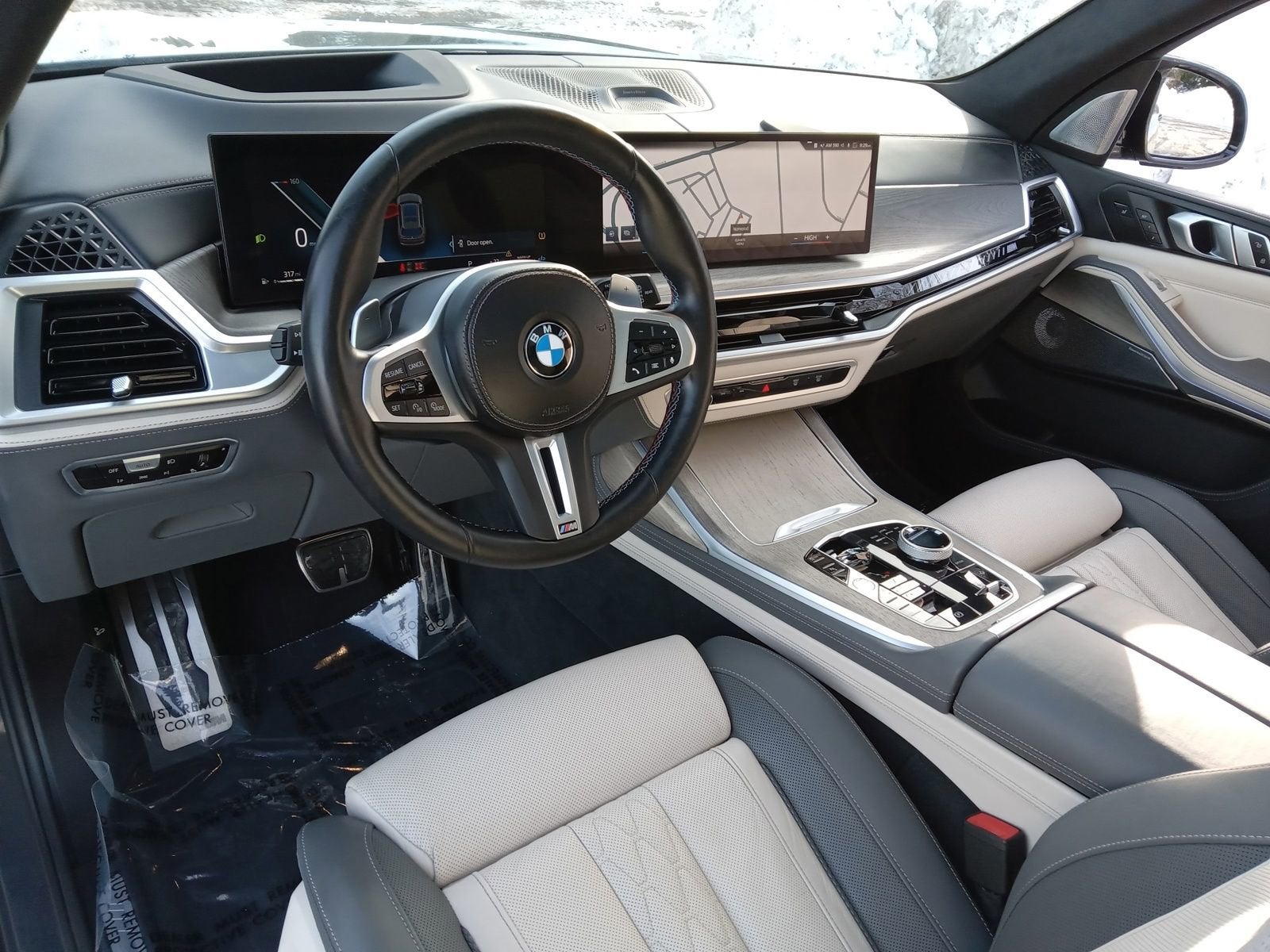 2023 BMW X7 M60i