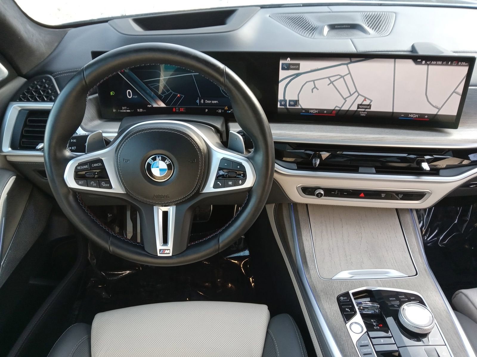 2023 BMW X7 M60i