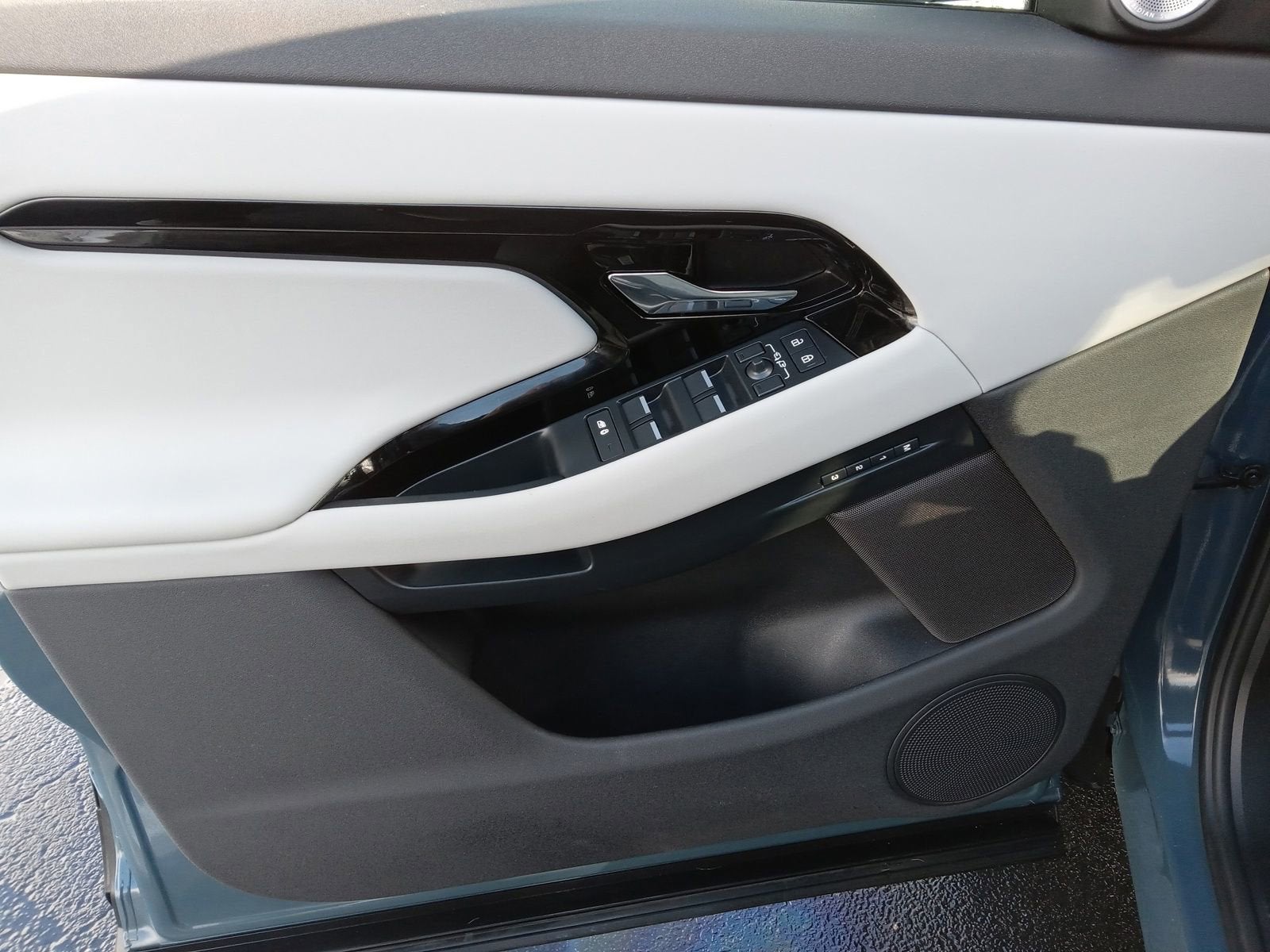 2025 Land Rover Range Rover Evoque Dynamic SE