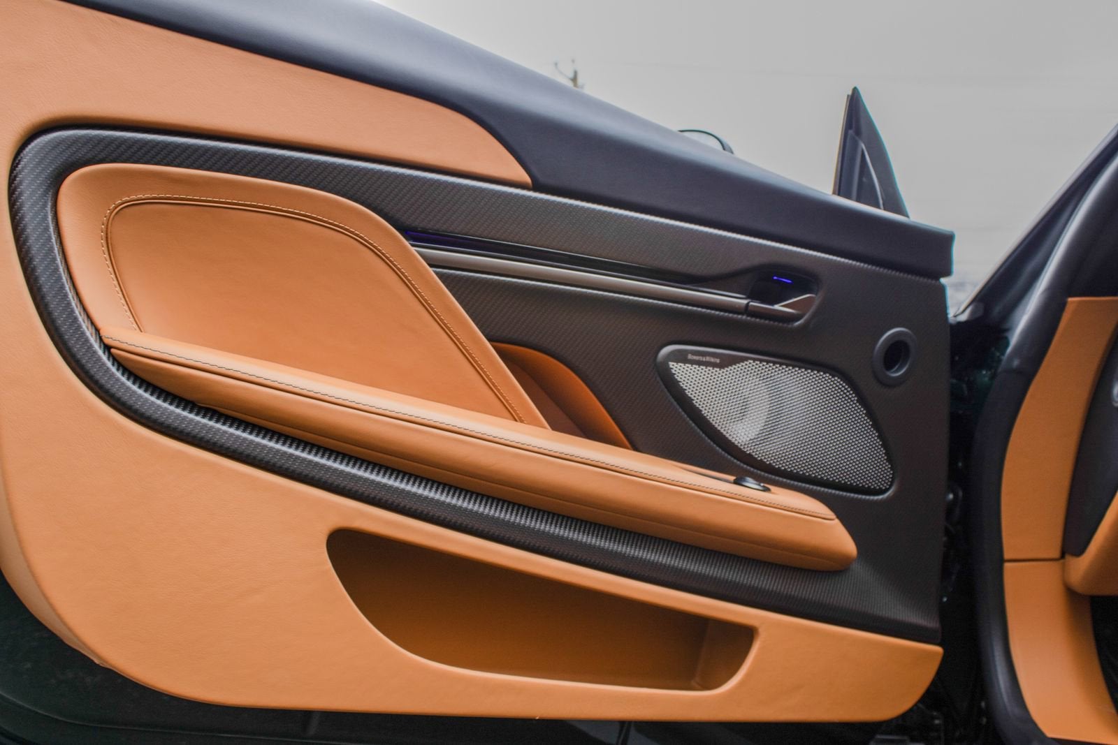 2025 Aston Martin Vanquish Base