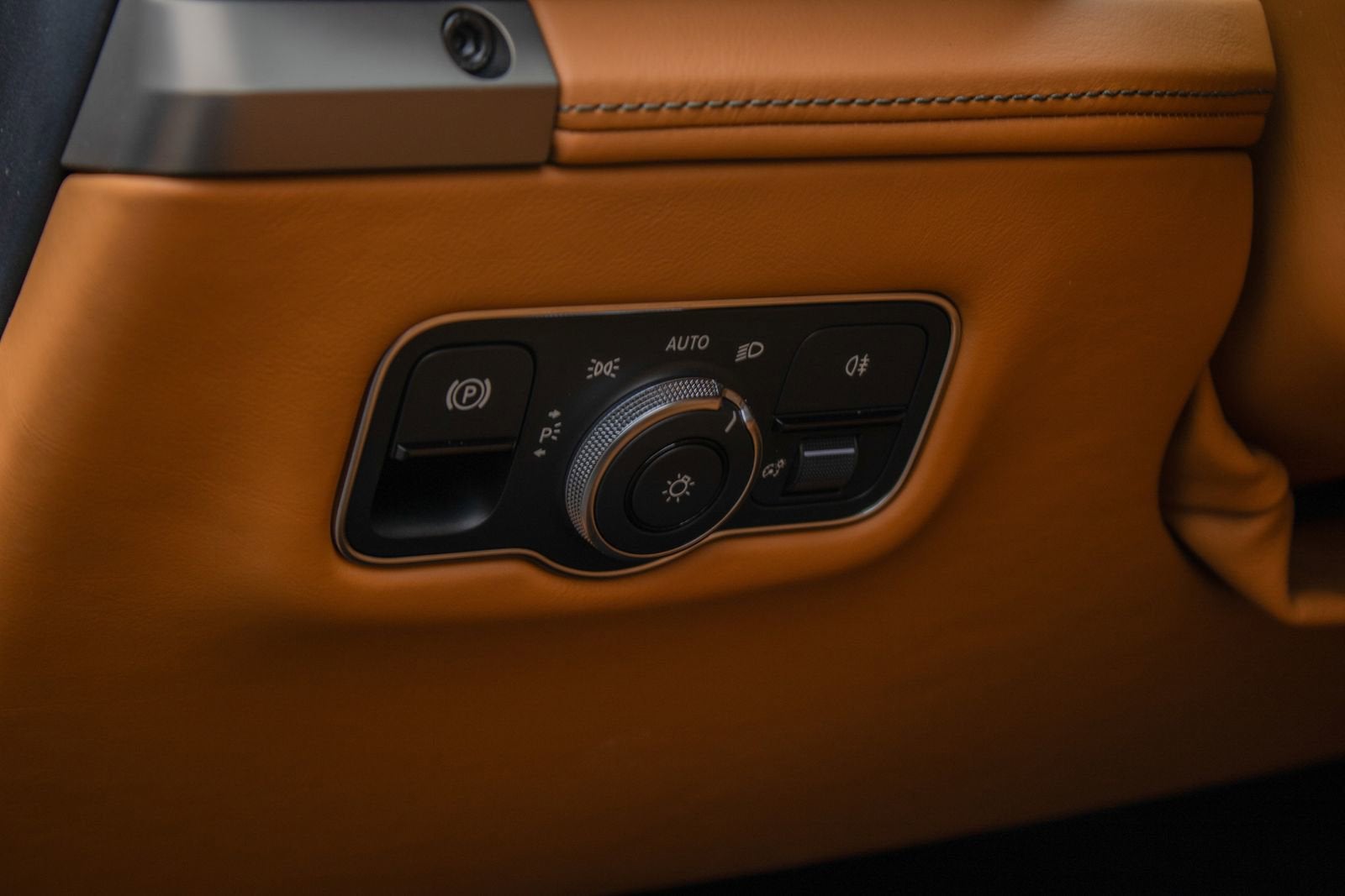 2025 Aston Martin Vanquish Base