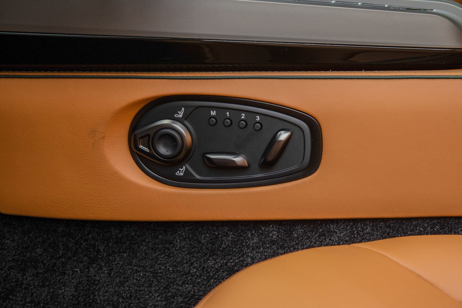 2025 Aston Martin Vanquish Base