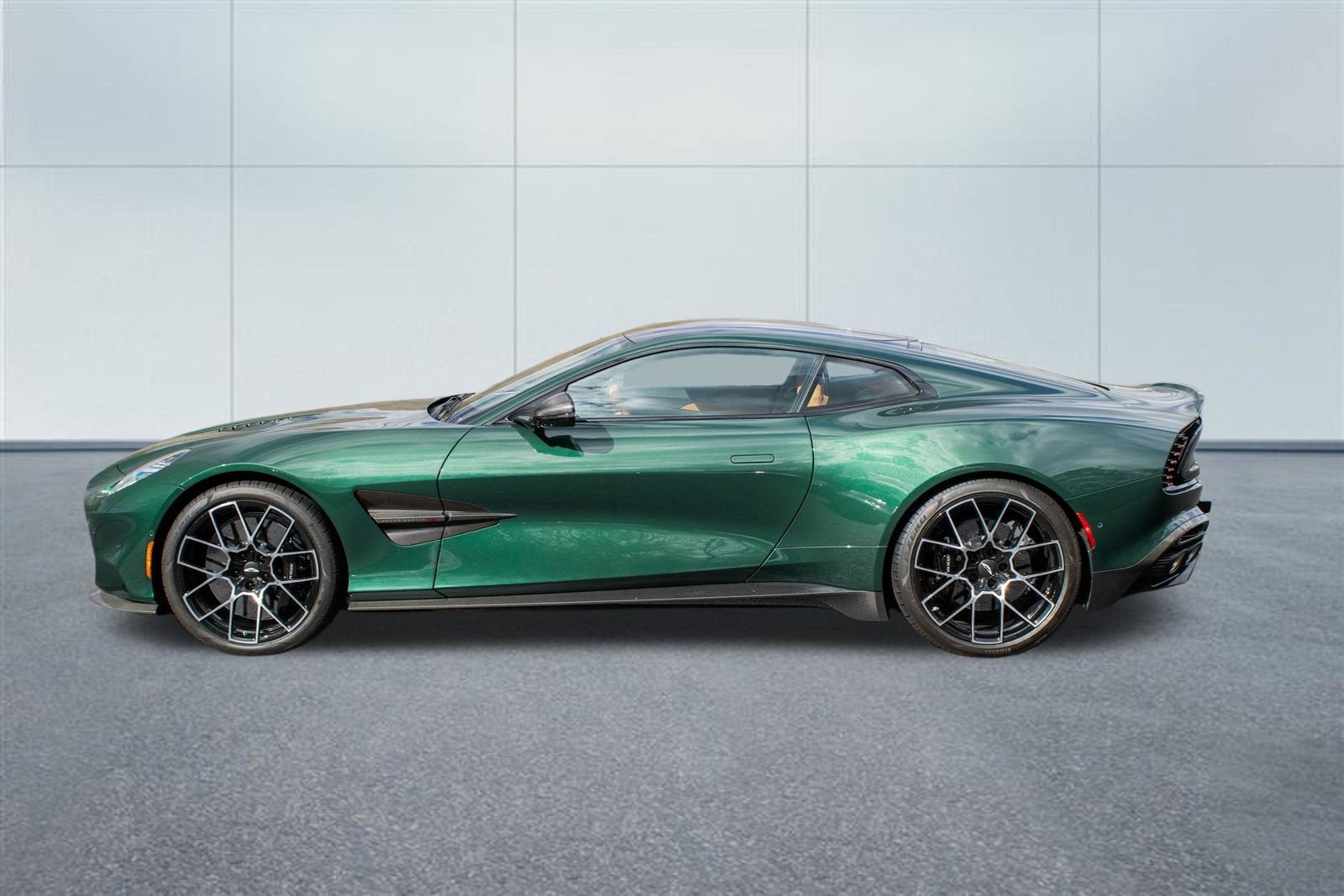 2025 Aston Martin Vanquish Base