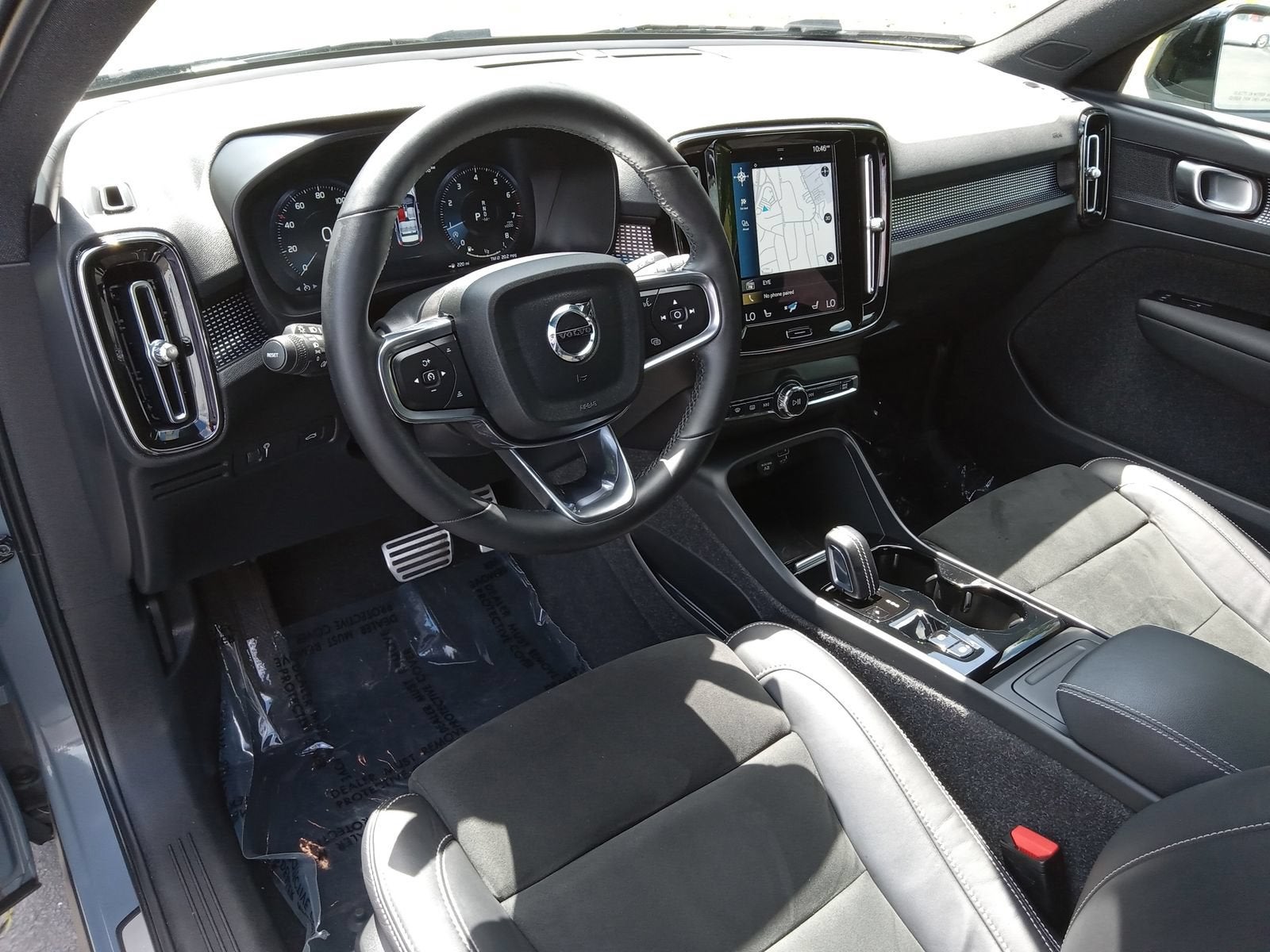 2022 Volvo XC40 R-Design