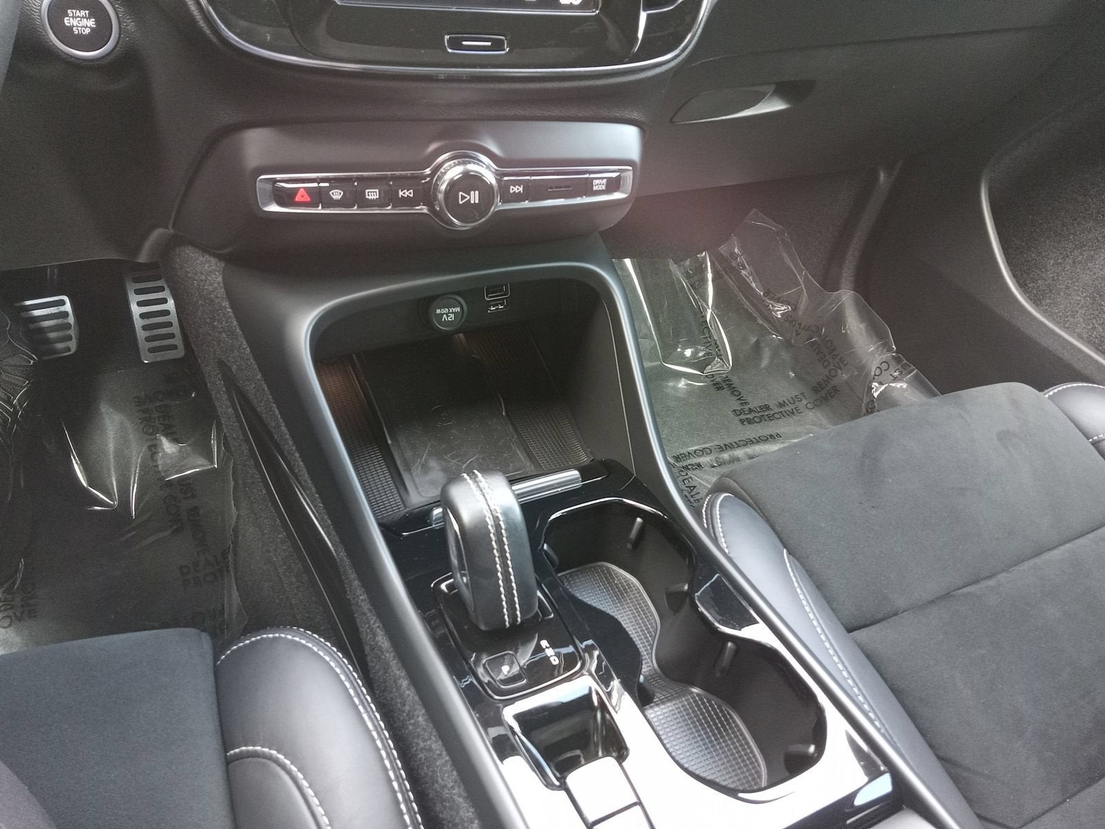 2022 Volvo XC40 R-Design