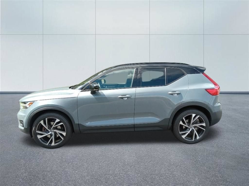 2022 Volvo XC40 R-Design