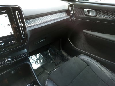 2022 Volvo XC40 R-Design