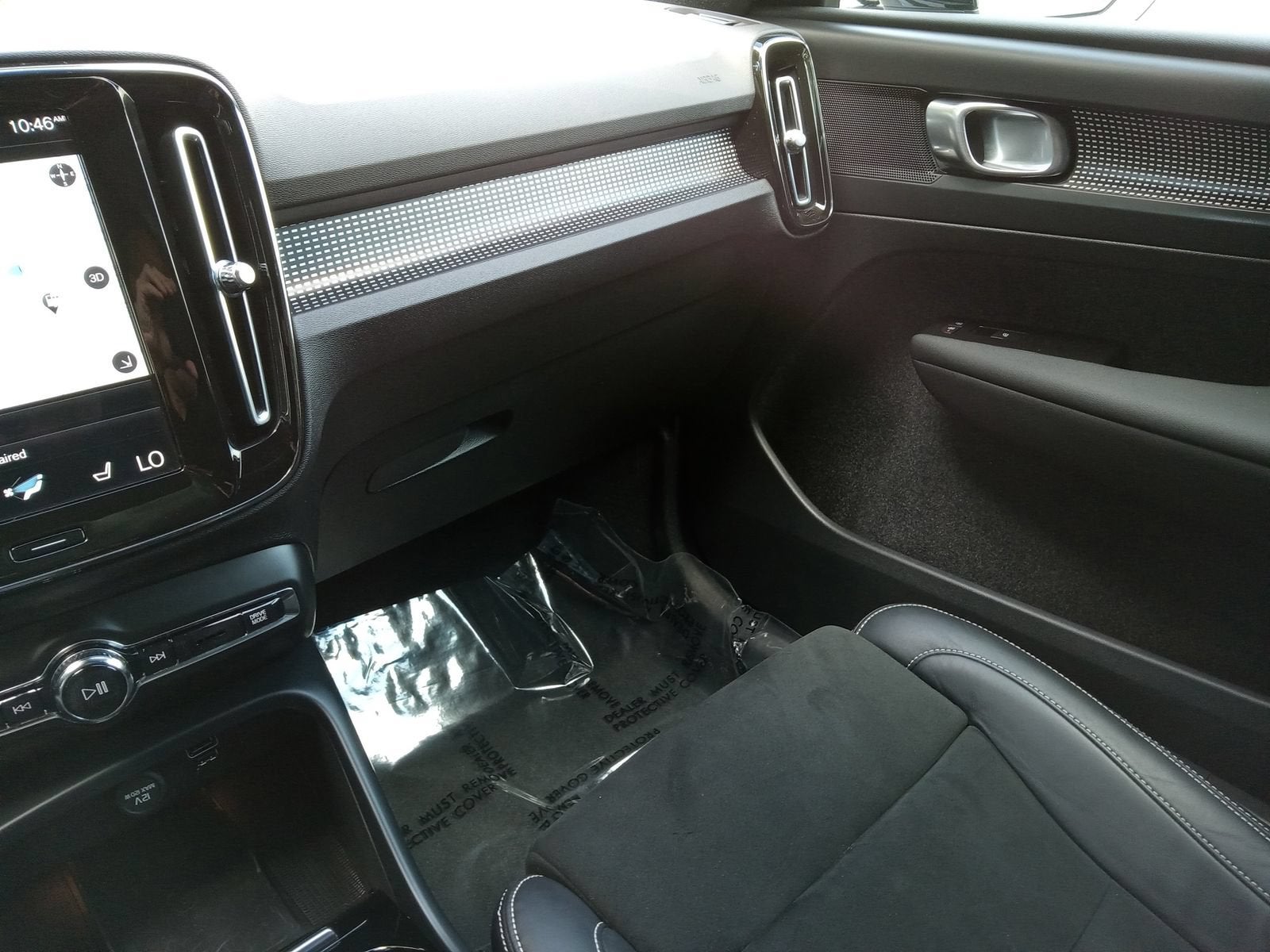 2022 Volvo XC40 R-Design