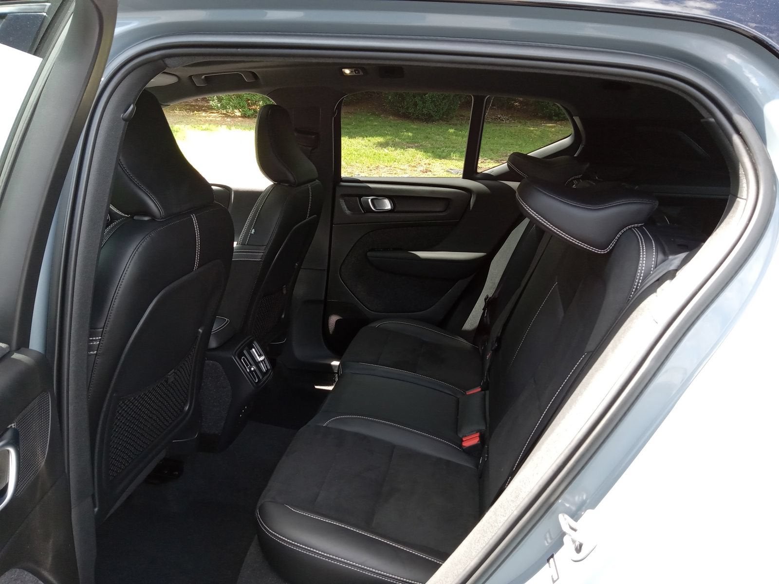 2022 Volvo XC40 R-Design