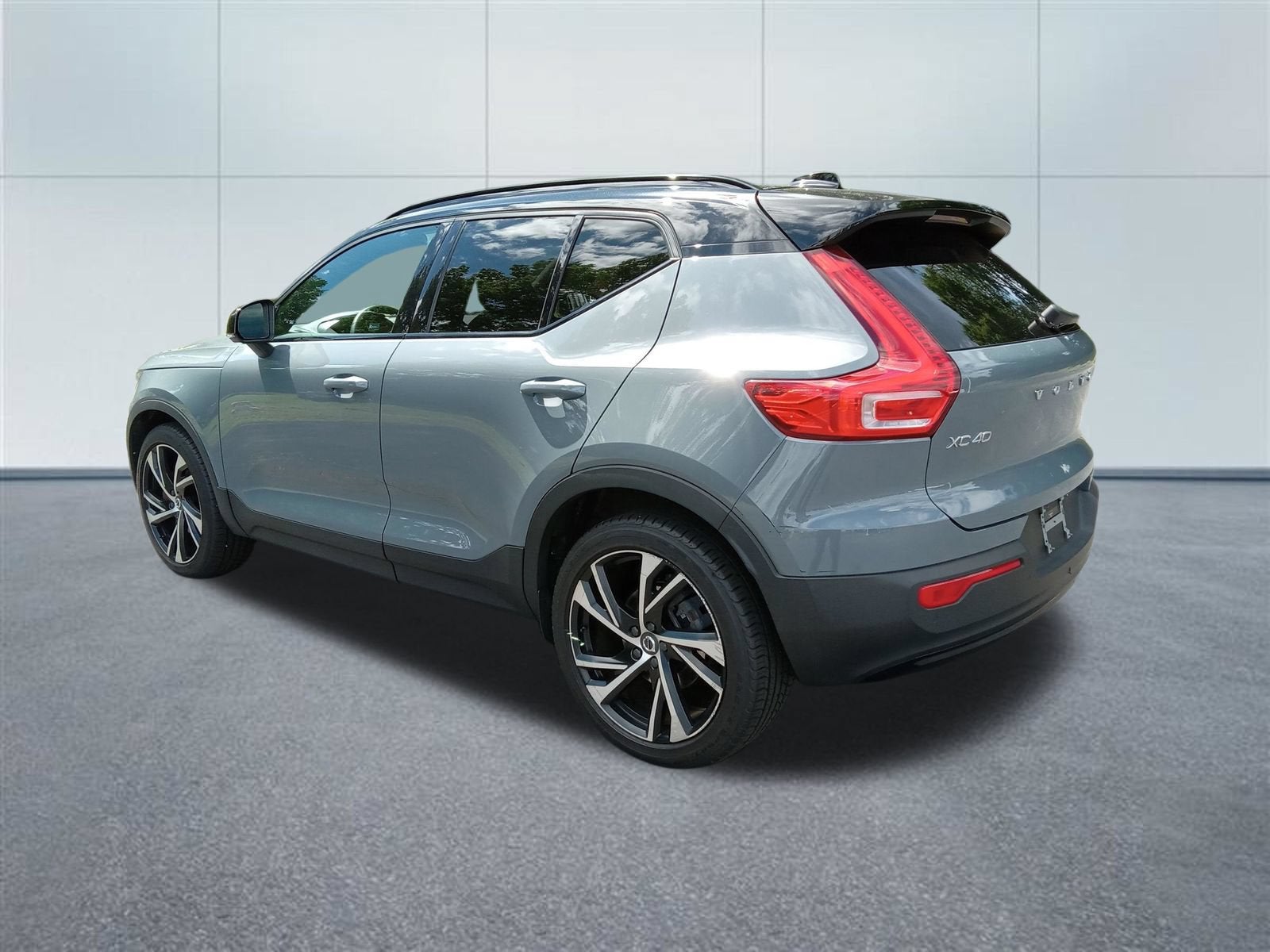 2022 Volvo XC40 R-Design