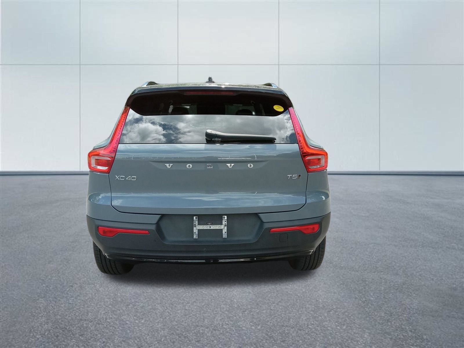 2022 Volvo XC40 R-Design