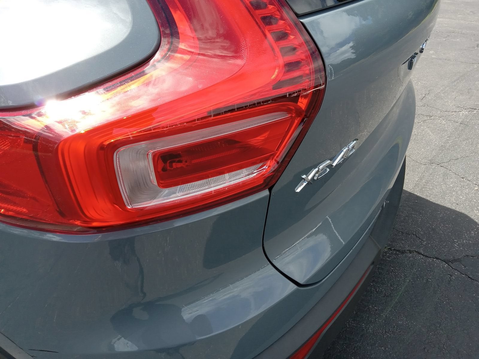 2022 Volvo XC40 R-Design
