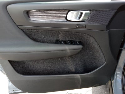 2022 Volvo XC40 R-Design